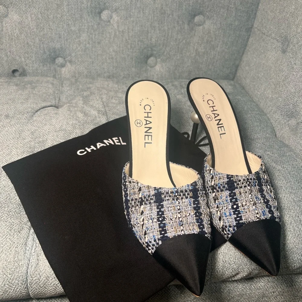 CHANEL Black/Blue Tweed & Grosgrain pointed toe CC Pearl heel Mule - Picture 1 of 14